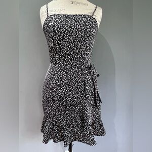 Altar’d State Black and White print dress sz M in excellent shape